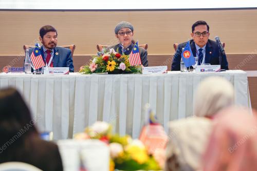 DATUK HANIFAH HAJAR TAIB
