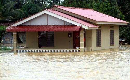 MK04_06022016_BANJIR_KILAT