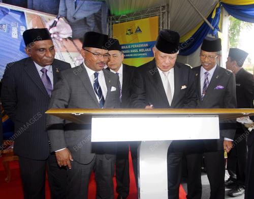 MK04_08012015_MENARA_HASIL