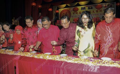 DATUK SERI IDRIS HARON