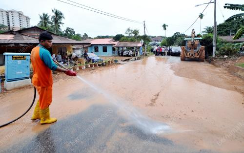 MK04_09012015_BANJIR_KILAT
