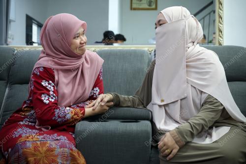 FADHLINA SIDEK