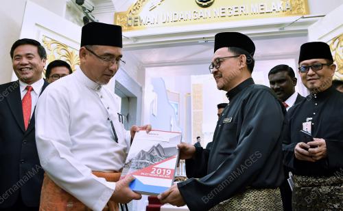MK04_09112018_PERSIDANGAN_BN201811083059