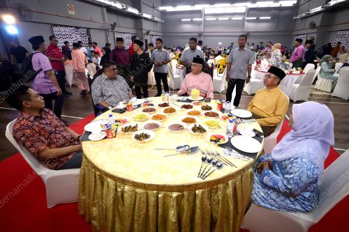TUN MOHD ALI RUSTAM