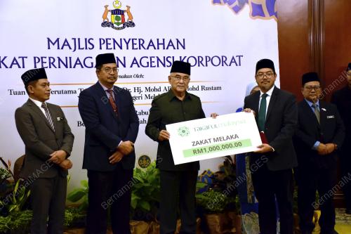 TUN MOHD ALI RUSTAM