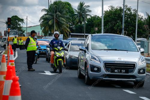 JALAN PINTASAN DURIAN TUNGGAL