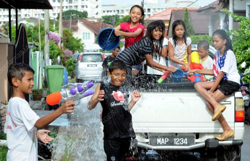 MK04_11022013_INTRUDU_PESTA