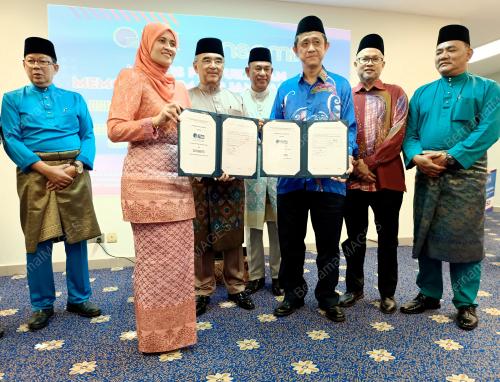 TUN MOHD ALI RUSTAM