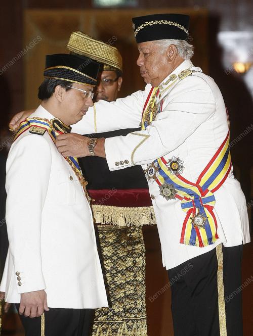 TUN MOHD KHALIL YAAKOB
