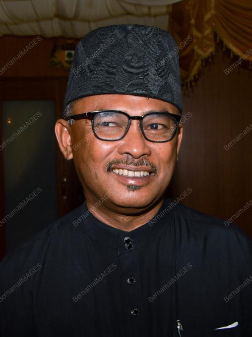 DATUK SERI IDRIS HARON