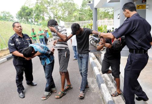 MK04_13092013_POLIS_BUNUH