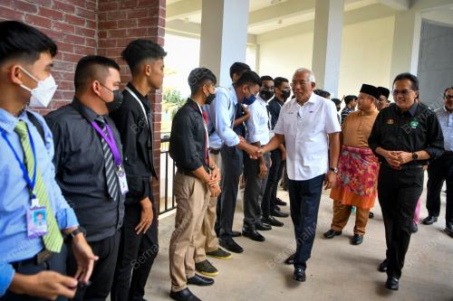 DATUK SERI MAHDZIR KHALID