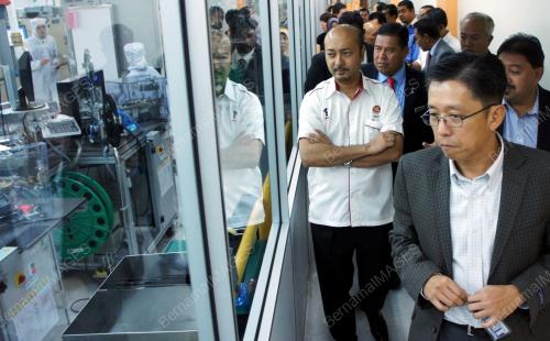DATUK MUKHRIZ TUN DR MAHATHIR