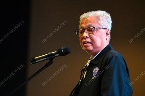 DATUK SERI ISMAIL SABRI YAAKOB