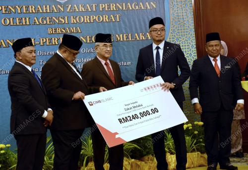 TUN MOHD ALI RUSTAM