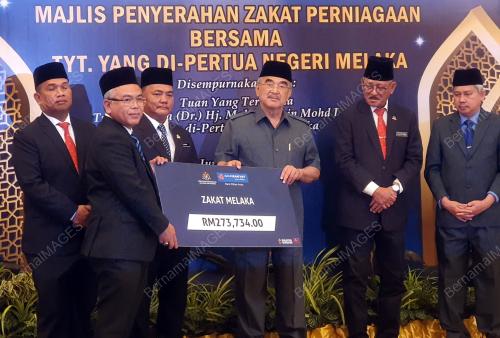 TUN MOHD ALI RUSTAM