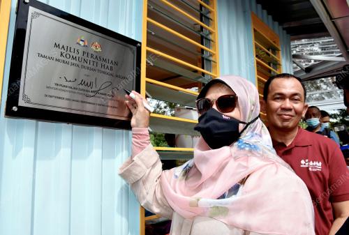 ZURAIDA KAMARUDDIN