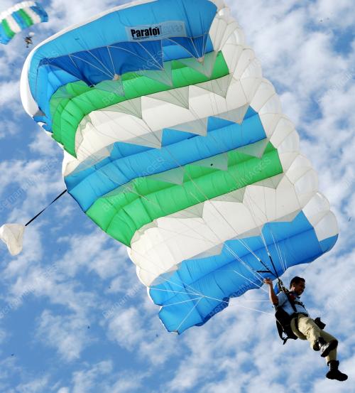 MK04_22042012_PARACUT