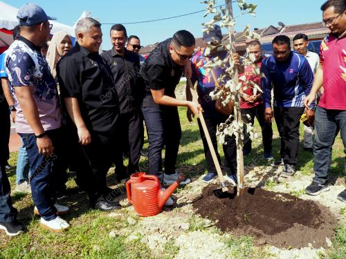 DATUK DR MUHAMAD AKMAL SALEH