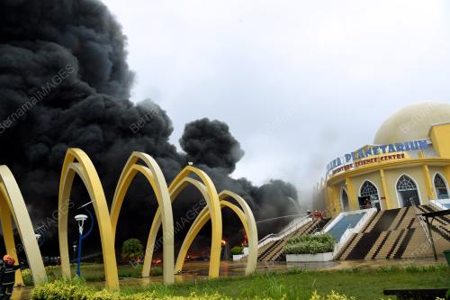 MK04_23052018_TRANFORMER_TERBAKAR