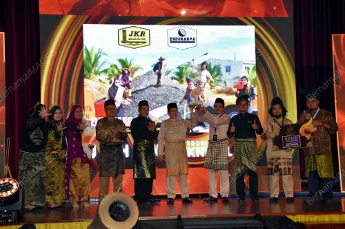 DATUK SERI AHMAD MASLAN