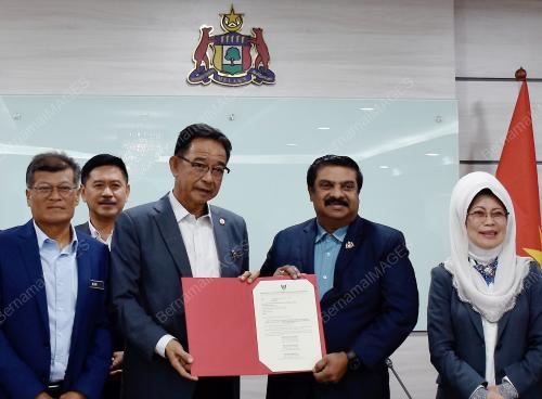 DATUK SERI ABDUL KARIM RAHMAN HAMZAH