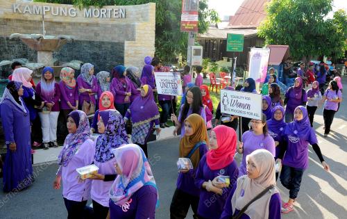 MK04_25052014_WANITA_WALK
