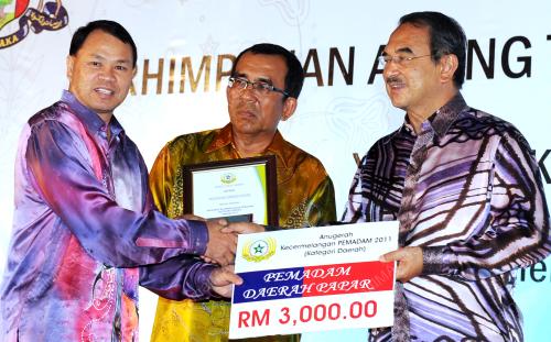 DATUK SERI MOHD ALI RUSTAM