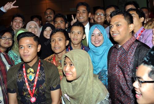 MK04_26062014_KHAIRY_BELIA