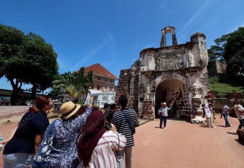 PINTU GERBANG SANTIAGO