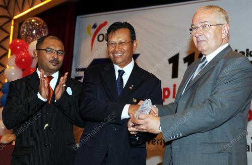 DATUK SERI AHMAD SHABERY CHEEK