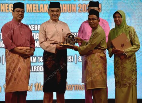 TUN MOHD ALI RUSTAM