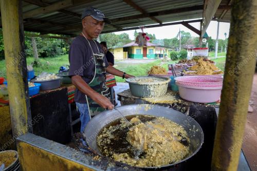 PENIAGA PISANG GORENG