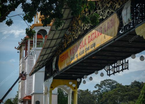 PINTU GERBANG AYER KEROH