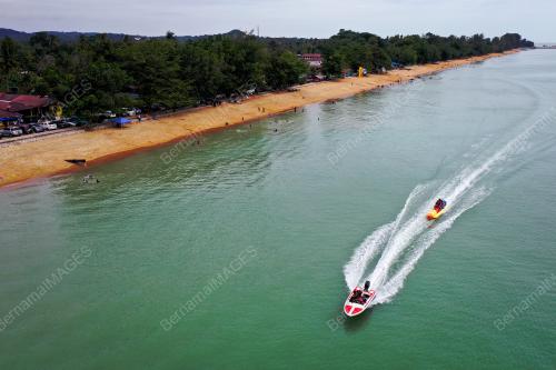 PANTAI PENGKALAN BALAK