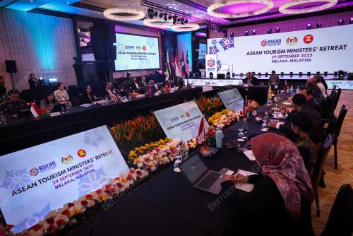 DATUK SERI TIONG KING SING