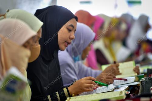 QURAN HOUR