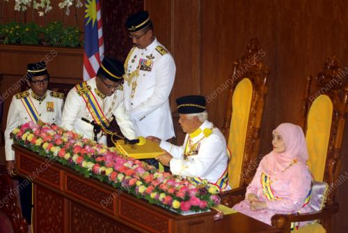 MK04_30092013_SIDANG_DUN