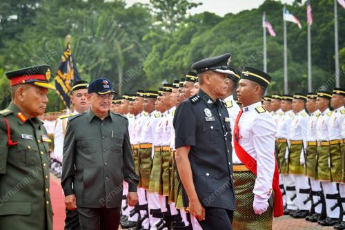 TUN MOHD ALI RUSTAM