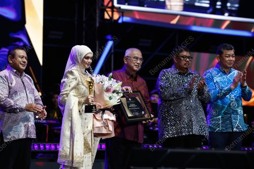 TUN MOHD ALI RUSTAM