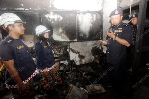 MK04_BALAI_TERBAKAR_08052015