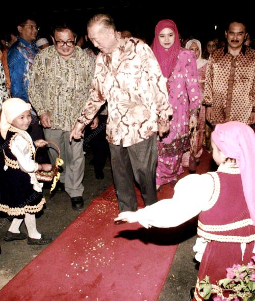 MK05-4_07_2000_AGONG_PORTUGIS_11012016