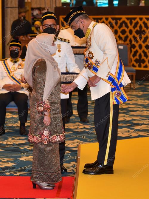 TUN MOHD ALI RUSTAM