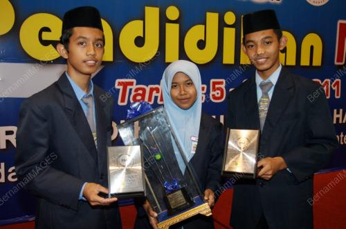 JUARA MEREKA LAMAN WEB