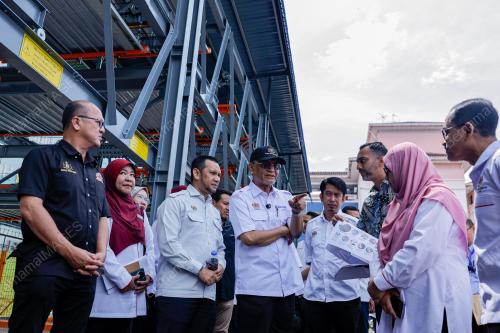 DATUK SERI DR DZULKEFLY AHMAD