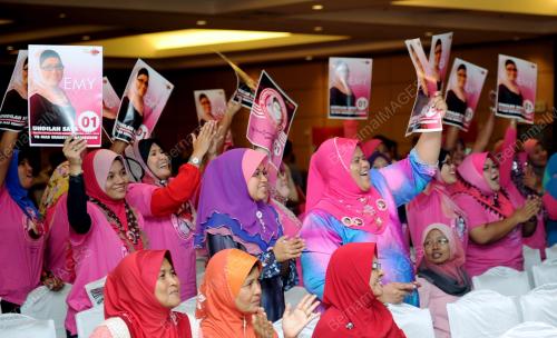 MK05_08102013_MAS_PUTERI