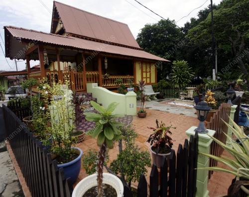 RUMAH MELAKA