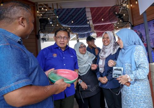 DATUK MUHD KAHIR RAZMAN MOHAMED ANUAR