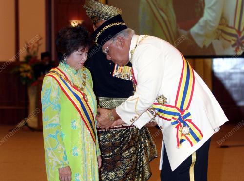 TUN MOHD KHALIL YAAKOB
