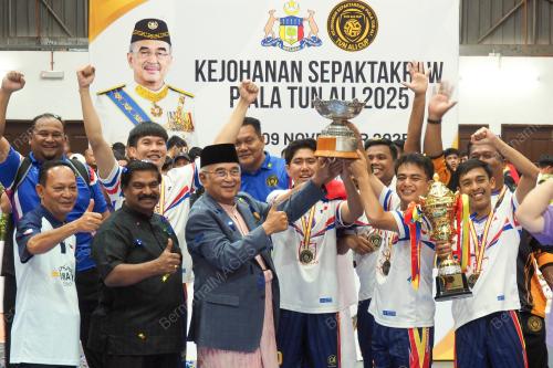 TUN MOHD ALI RUSTAM